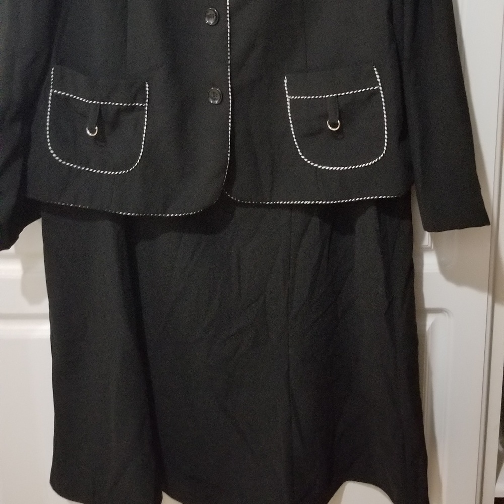 Dress - Picture 6 of 7